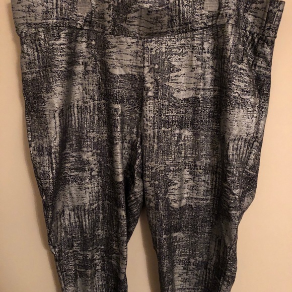 Torrid silver knit foil leggings - Picture 2 of 8